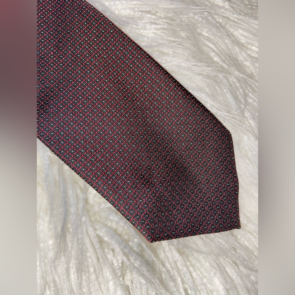 Sophisticated Burgundy Tie for Men